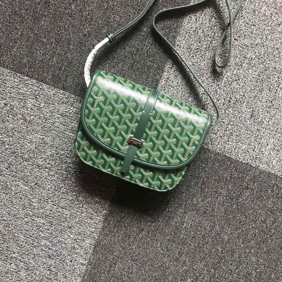 GOYARD BELVEDERE⬇️单扣邮差包配有灵巧的肩带和安全的闭合系统，适合各种场合，简约优雅且轻