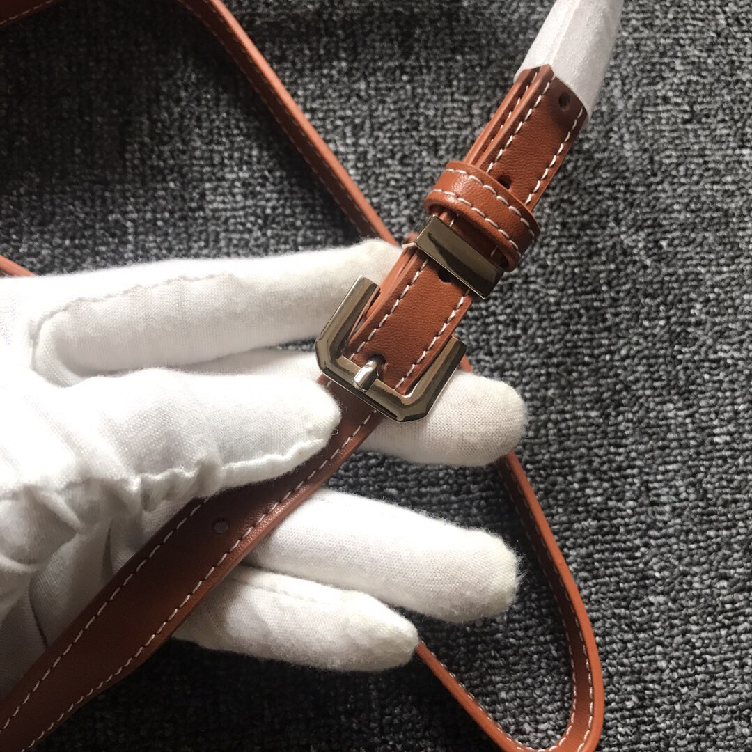 GOYARD BELVEDERE⬇️单扣邮差包配有灵巧的肩带和安全的闭合系统，适合各种场合，简约优雅且轻