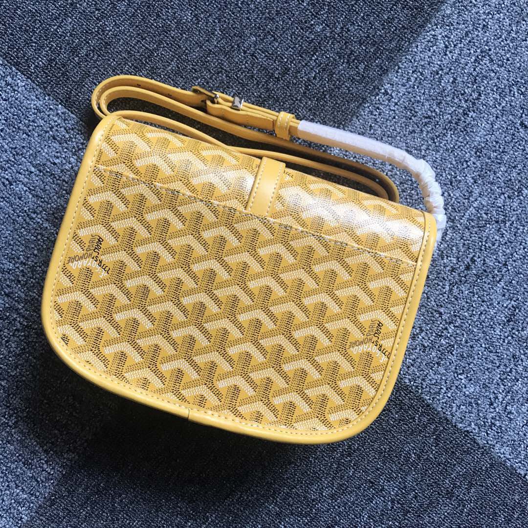 GOYARD BELVEDERE⬇️单扣邮差包配有灵巧的肩带和安全的闭合系统，适合各种场合，简约优雅且轻