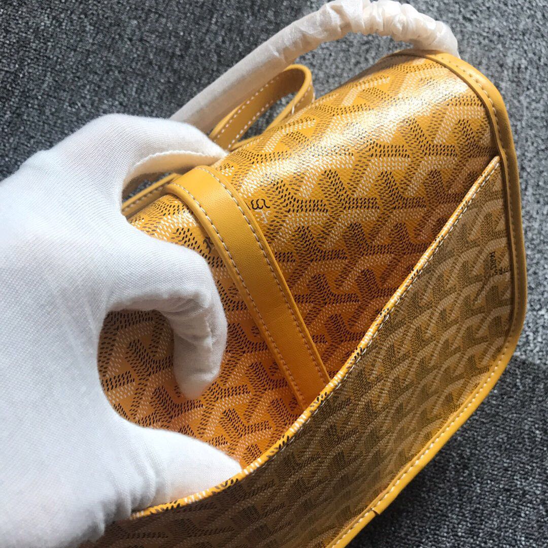 GOYARD BELVEDERE⬇️单扣邮差包配有灵巧的肩带和安全的闭合系统，适合各种场合，简约优雅且轻