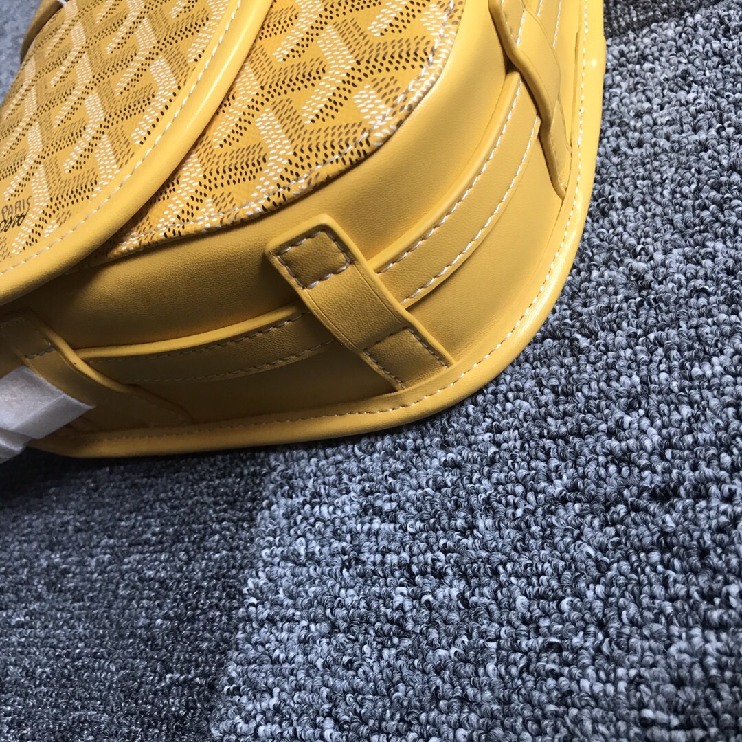 GOYARD BELVEDERE⬇️单扣邮差包配有灵巧的肩带和安全的闭合系统，适合各种场合，简约优雅且轻