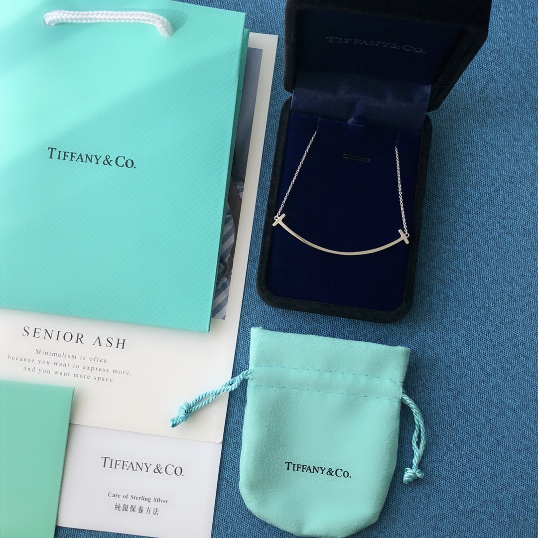 NO:103714,Tiffany official website tiffany smile necklace large smile pendant collarbone chain Valentine's day gift, Tiffany necklace, tiffany, necklace19860909蒂芙尼官网tiffany笑脸项链 大号微笑吊坠锁骨链情人节礼物,蒂芙尼项链,tiffany,necklace,Jewelry