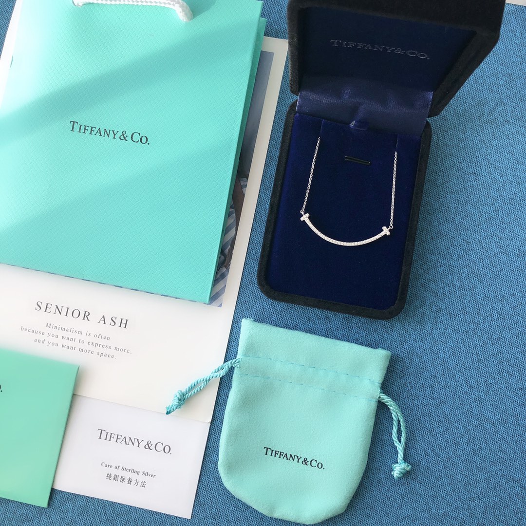 NO:361433,Tiffany/tiffany smile diamond necklace clavicle chain smile face pendant chain gift for girlfriend Brand: Tiffany & Co./tiffany chain material: 925 silver, Tiffany necklace, tiffany, necklace19860909蒂芙尼/tiffany微笑镶钻项链锁骨链笑脸吊坠链送女友礼物 品牌:Tiffany & Co./蒂芙尼 链子材质:925银,蒂芙尼项链,tiffany,necklace,Jewelry
