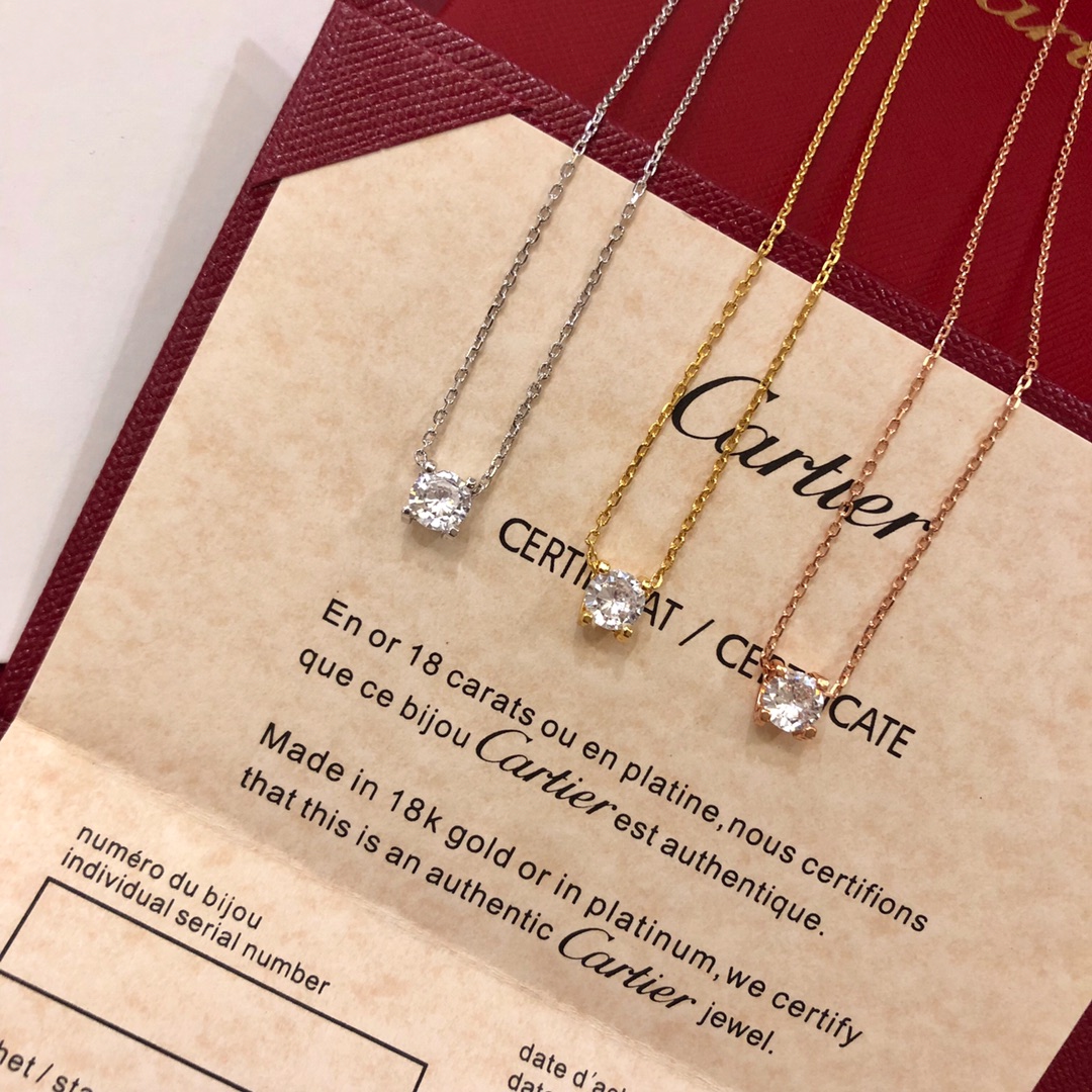 Cartier 卡地亚love单钻牛角项链 代表着简约与柔美 精心挑选的钻石 镶嵌在细链上