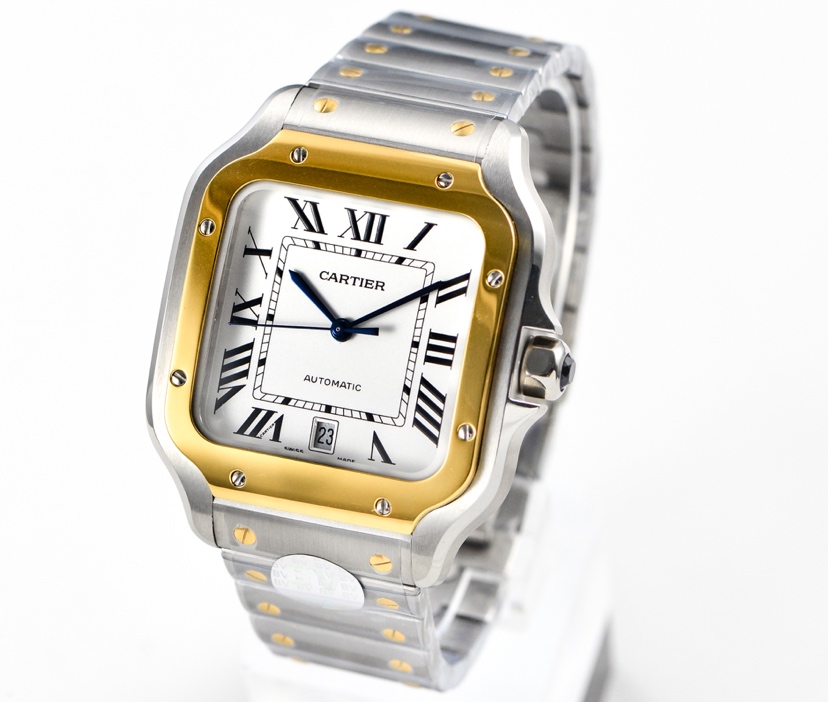 【BV Factory最高版本 正品开模】卡地亚Cartier新款山度士情侣腕表 表壳:316材质表盘:渐变蓝色表针:瑞士工艺烧制钢蓝玻璃:瑞士增透白膜/防弦/防手纹AF工艺处理表带:配备人体工力学SmartLink拆卸系统 尺寸:39.8X47.5X9.08毫米 表冠:多切面尖晶蓝宝石 机芯:MIYOTA-9015(配原版1847MC自动锤)BV正品1:1开模,真正做到可同原版配件互换.防水深度10巴(约100米),并配备卡地亚实用两项发明“SmartLink”表链调节装置和“QuickSwitch”表带快速替换装置!BV诚意之作 欢迎各路表友品鉴!