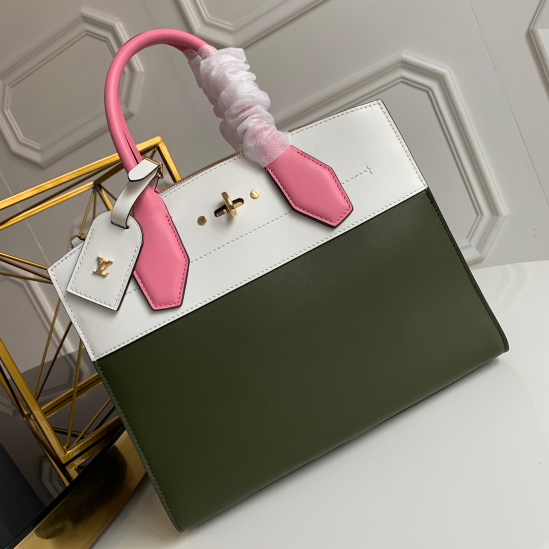 NO:395786,[Exclusive real photo M42188] White/Green CITY STEAMER This elegant City Steamer pays tribute to the brand tradition, and also has multiple brand new special design lettering padlocks, luggage tags, and hot-printed LV round logos. This is also a handbag suitable for business purposes, with spacious space to accommodate documents and archives. Size: 31x26x12cm 2019.,LV [original leather],louis vuitton19860909【独家实拍M42188】白/绿CITY STEAMER這款雅緻的City Steamer向品牌傳統致敬,同時又擁有多個嶄新的特色設計刻字掛鎖、行李吊牌、燙印LV圓形標誌.這也是一款適合商務用途的手袋,寬敞的空間可容納文件和檔案.size:31x26x12cm 2019.,LV【原厂皮】,louis vuitton,Bag