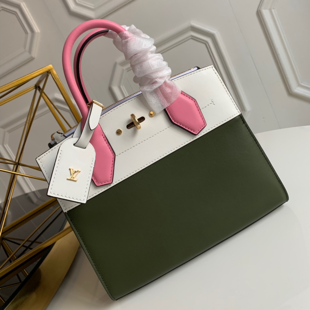 NO:395784,[Exclusive real photo M42188] White/Green City Steamer pays tribute to the brand tradition, and also has multiple brand new special design lettering padlocks, luggage tags, and hot-printed LV round logos. This is also a handbag suitable for business purposes, with spacious space to accommodate documents and archives. Size: 26.0 x 23.0 x 10.0 cm 2019.,LV [original leather],louis vuitton19860909【独家实拍M42188】白/绿這款雅緻的City Steamer向品牌傳統致敬,同時又擁有多個嶄新的特色設計刻字掛鎖、行李吊牌、燙印LV圓形標誌.這也是一款適合商務用途的手袋,寬敞的空間可容納文件和檔案.尺寸: 26.0 x 23.0 x 10.0 cm 2019.,LV【原厂皮】,louis vuitton,Bag