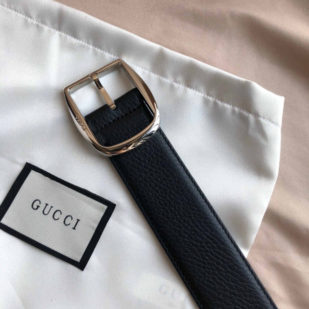 Gucci 古奇 GG cuero estampado/grano de limón hebilla de aguja, llamativo para otoño e invierno, 4 cm. Cinturón