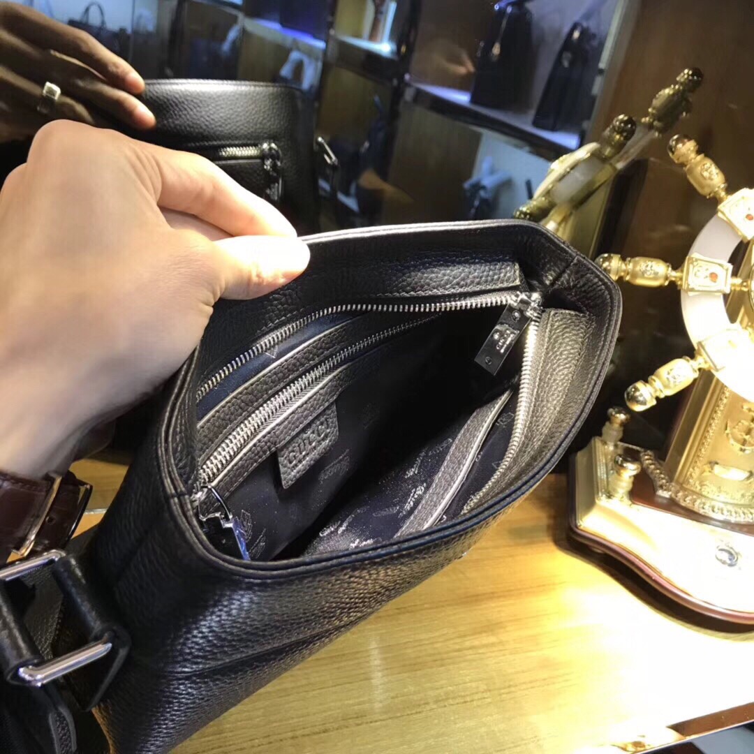 🔺新款来袭（型号33090-2）🔻古琦 gucci🔺休闲男包。进口头层牛皮✌，容量大❗比较轻便，简单休闲