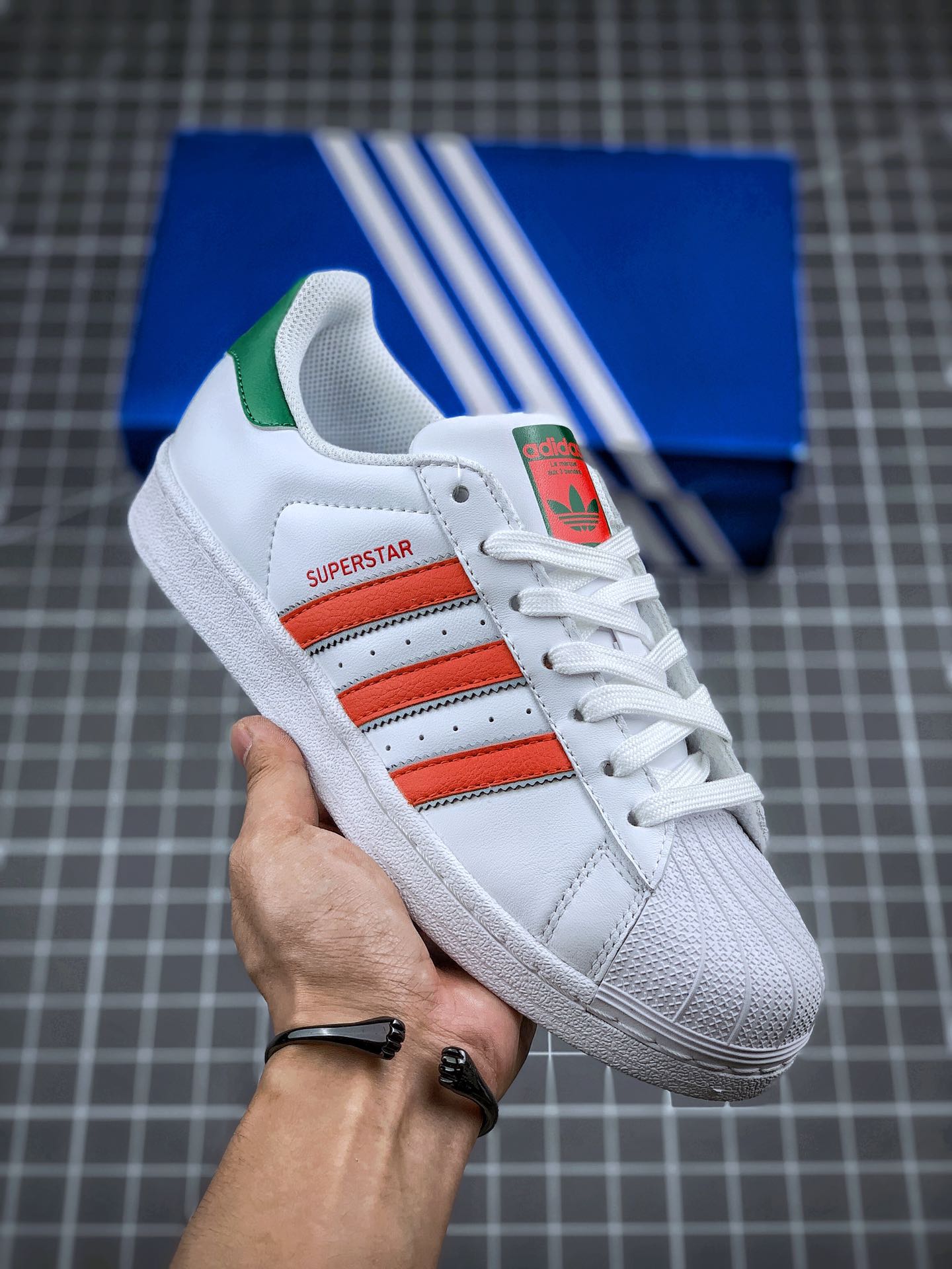 Stranger Things X Adidas Superstar Hawkins High 信诚运动鞋