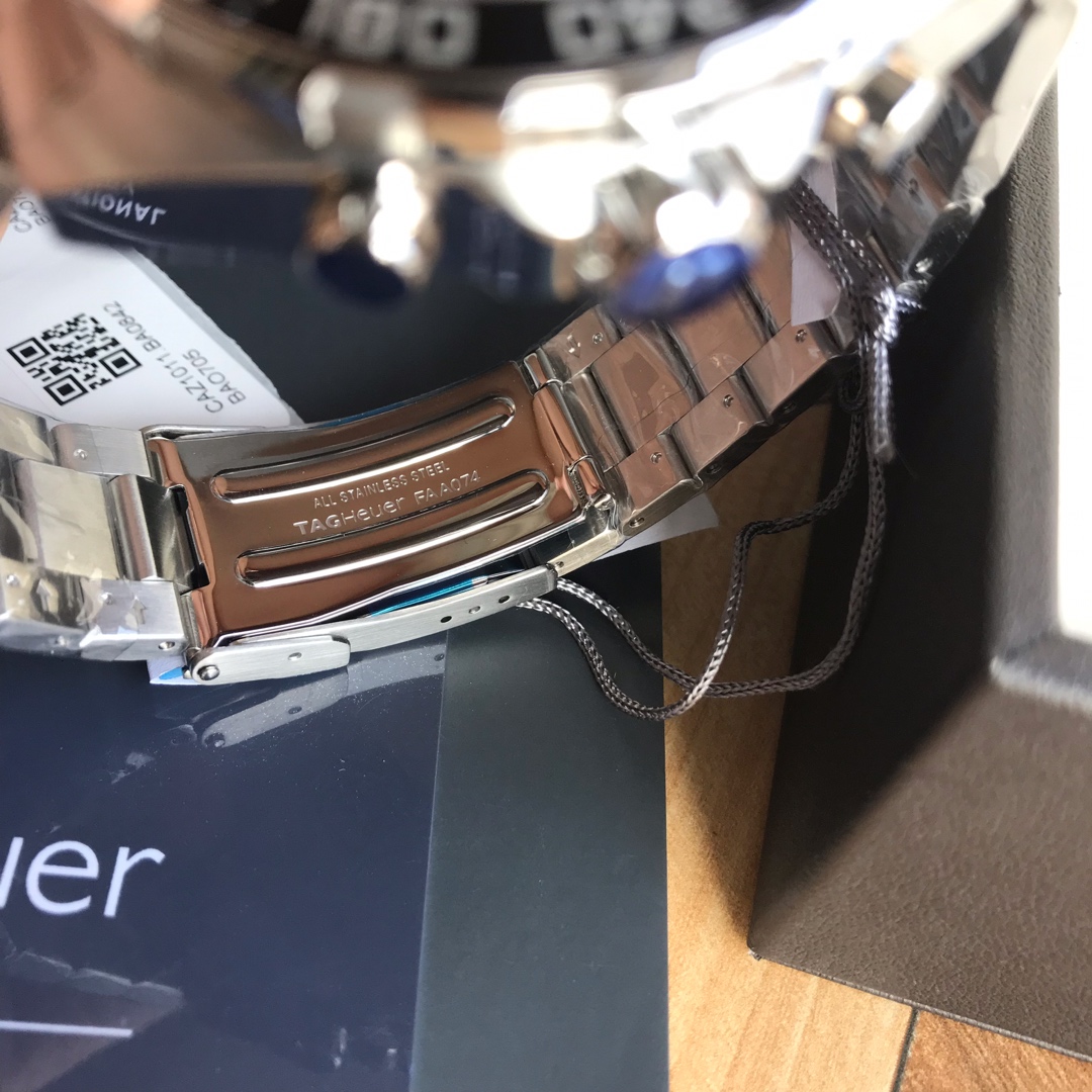 批:750 原盒:50 original Tagheuer 泰格豪雅F1系列，石英男士腕表 原单货！六针计时带日历！瑞士原装机芯！精钢表带表壳，蓝宝石玻璃！专柜售价一万多！～43mm表径！配专柜全套包装！