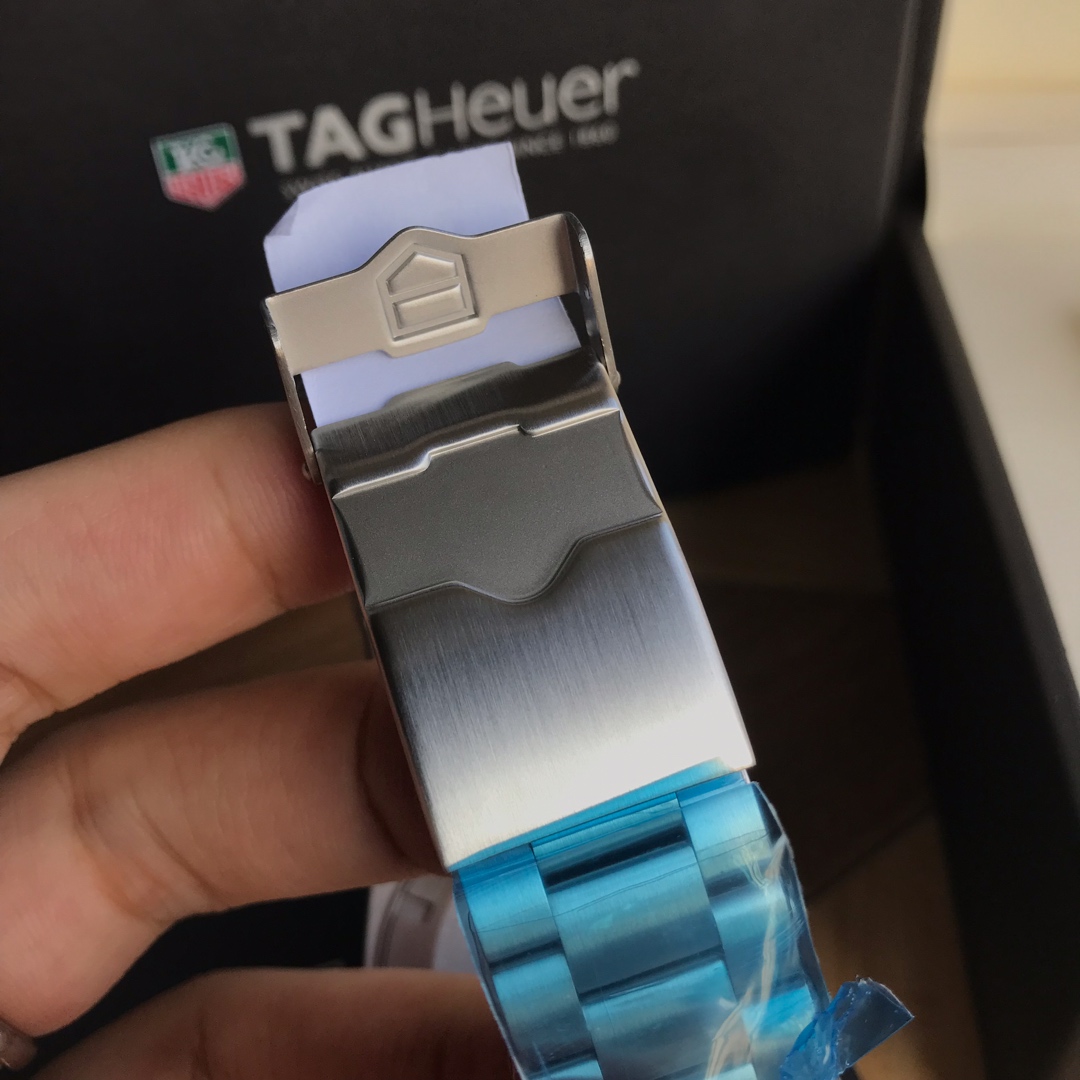 批:750 原盒:50 original Tagheuer 泰格豪雅F1系列，石英男士腕表 原单货！六针计时带日历！瑞士原装机芯！精钢表带表壳，蓝宝石玻璃！专柜售价一万多！～43mm表径！配专柜全套包装！