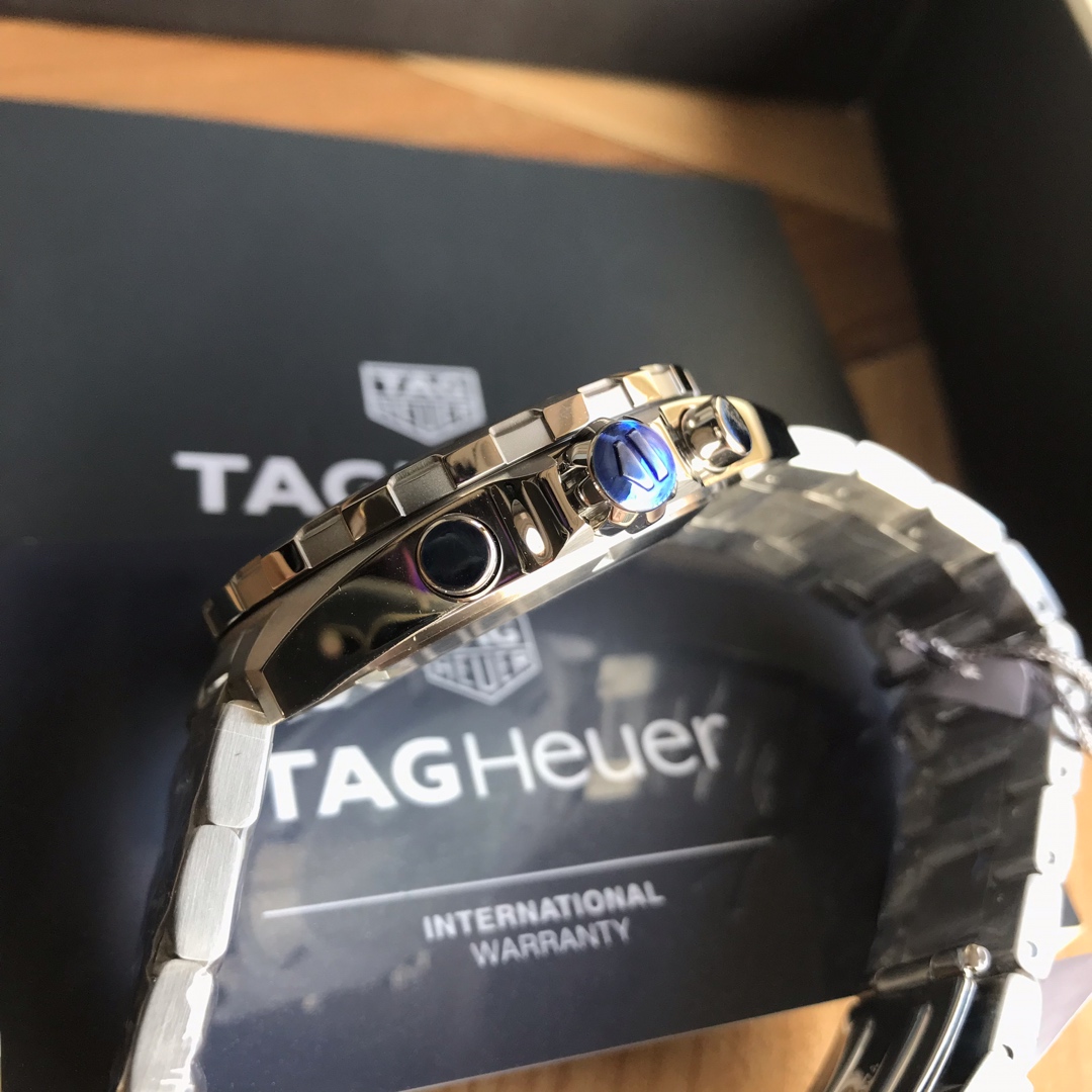 批:750 原盒:50 original Tagheuer 泰格豪雅F1系列，石英男士腕表 原单货！六针计时带日历！瑞士原装机芯！精钢表带表壳，蓝宝石玻璃！专柜售价一万多！～43mm表径！配专柜全套包装！