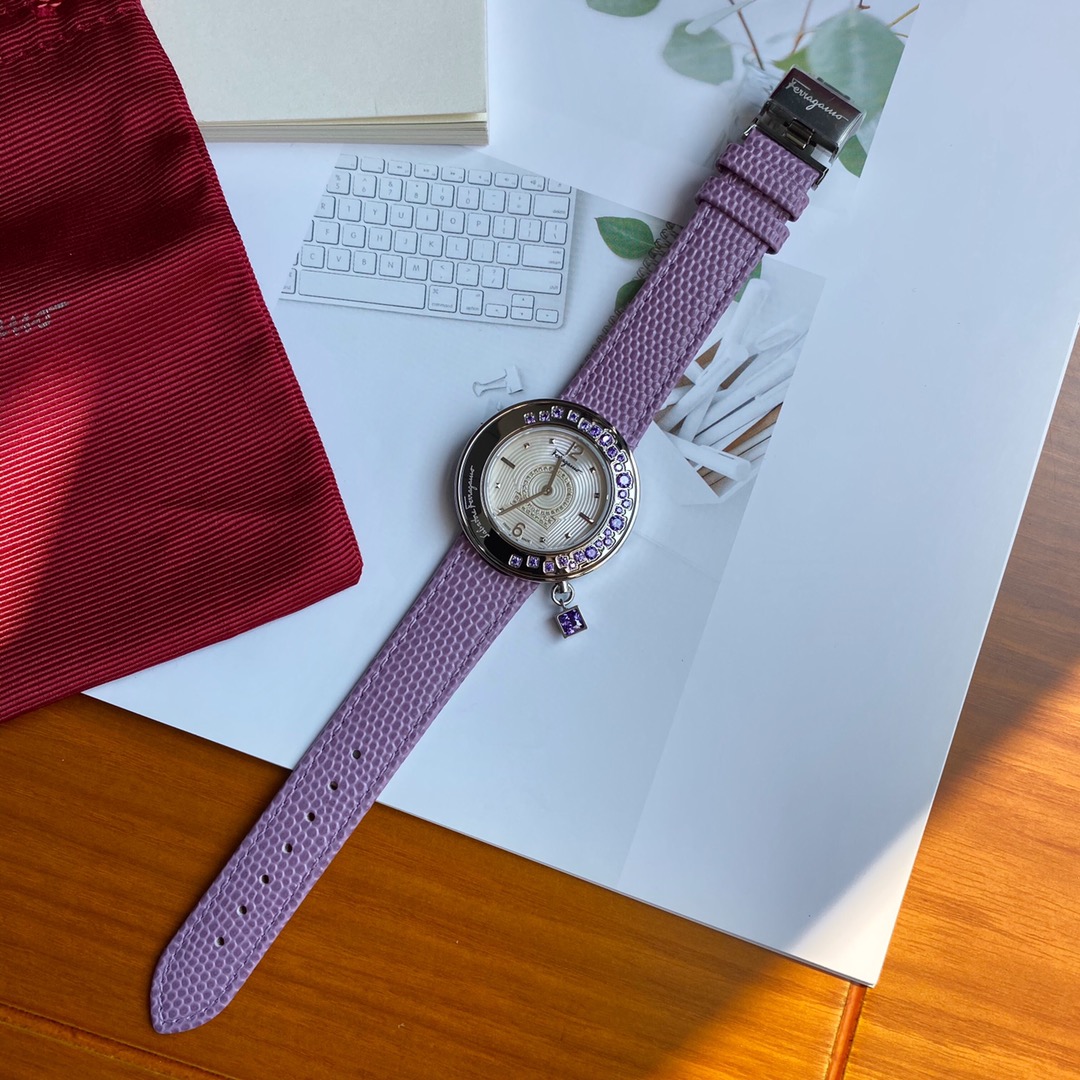 NO:392221,Ferragamo tag style, very special!  High difficulty!  The bezel is rotatable, sapphire mirror, 30 meters of daily waterproofing. The counter price is 38mm in size!  Full package!  Absolutely great value. Beauty [color], priced at one hand., ferragamo19860909菲拉格慕吊牌款,非常特别！高难度！表圈可转动,蓝宝石镜面,三十米生活防水.专柜售价.表盘尺寸38mm！全套包装！绝对超值.美[色] ,一手价出.,,ferragamo,Watch