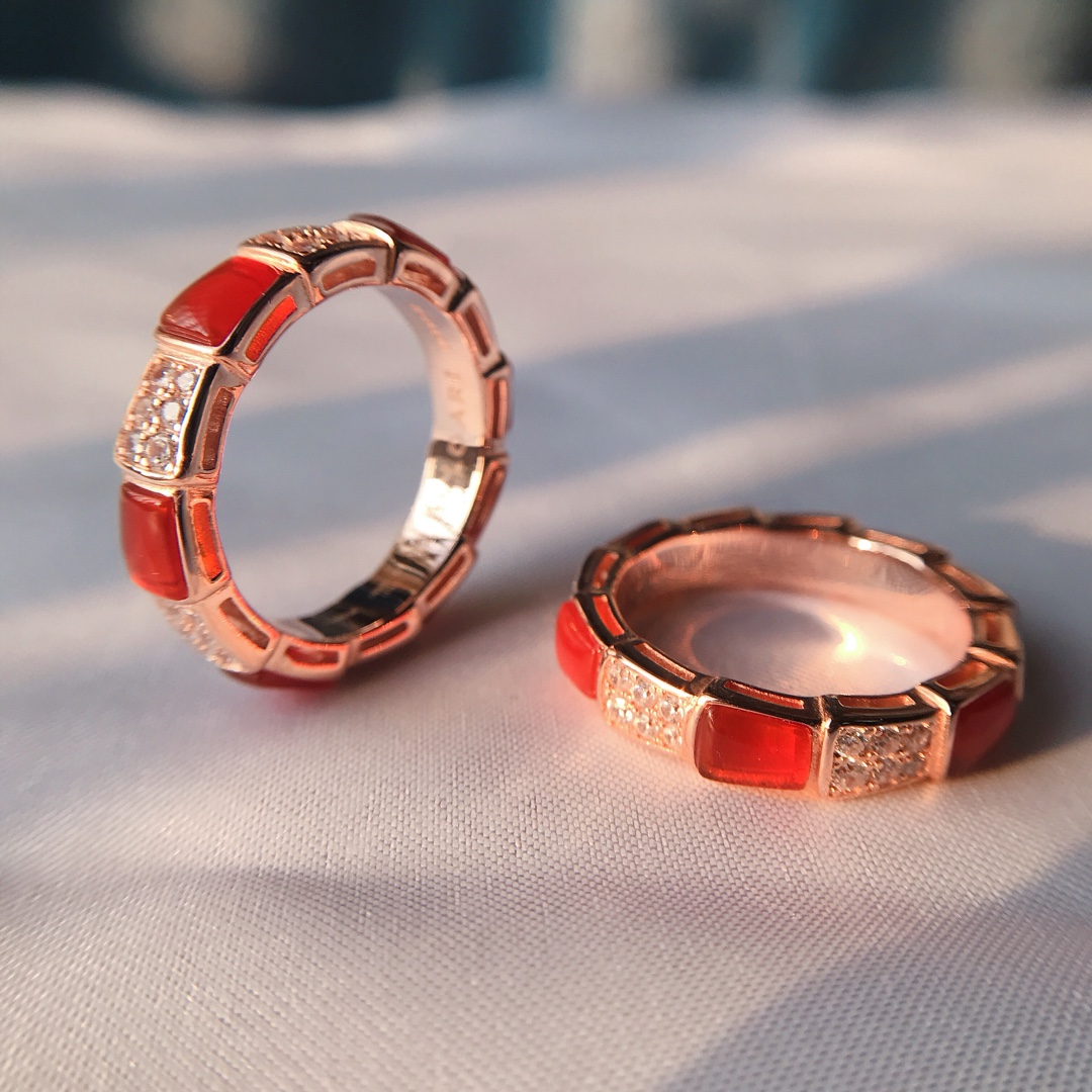 NO:101388,New Year is going to be red, Christmas is going to be red, Spring Festival is going to be red, and you can buy it festive China is going to see the inside logo. Counter version BV double row diamond natural chalcedony, agile snake ring Size 50#52#54#56#58#60#, Bulgari ring, bottega veneta, bvlgari,ring19860909新年要红圣诞要红春节更要红 喜庆中国红买它 看内侧logo 专柜对版 BV双排钻天然红玉髓 灵动蛇戒 尺寸50#52#54#56#58#60#,宝格丽戒指,bottega veneta,bvlgari,ring,Jewelry