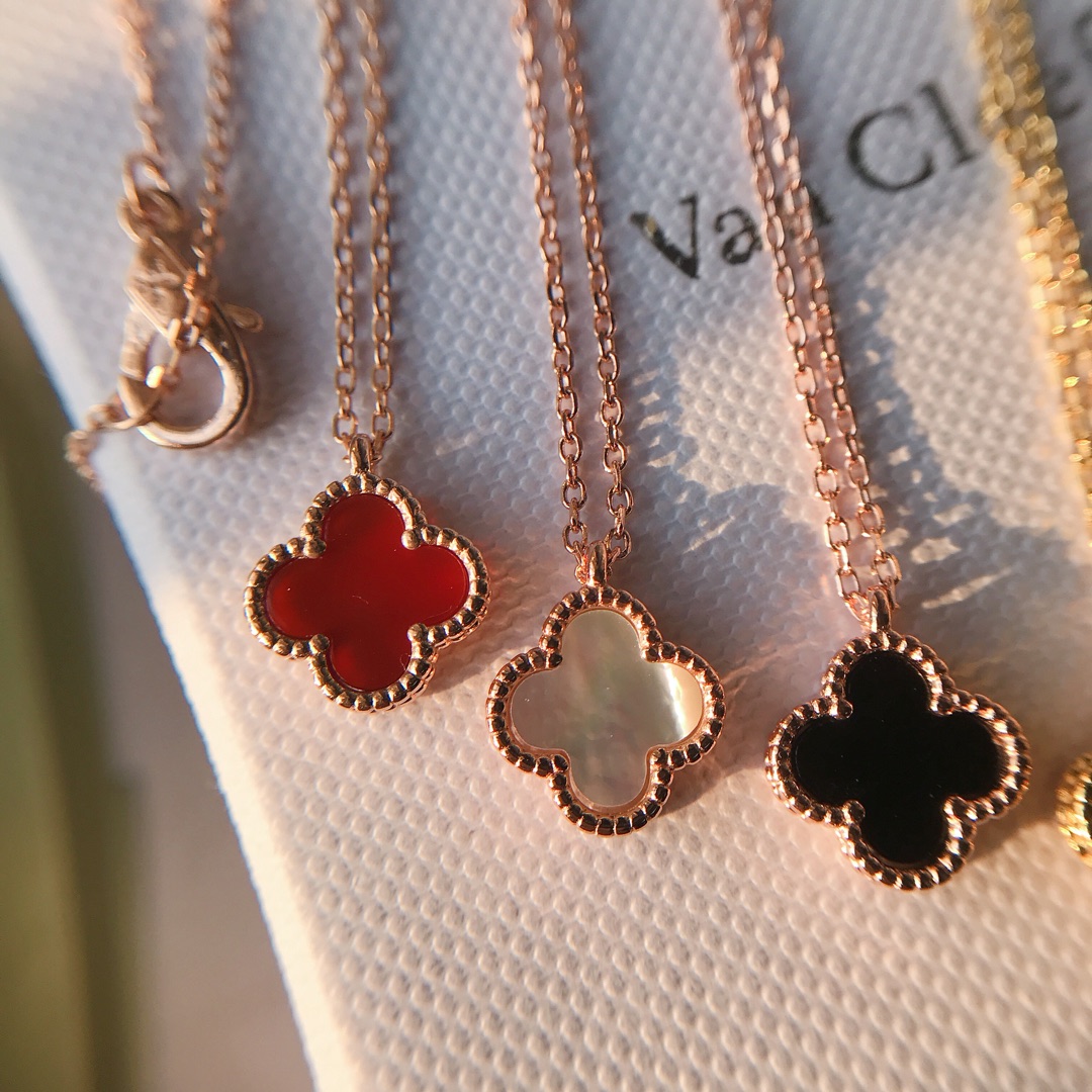 NO:360861,Rose gold red necklace/bracelet A Mini small four-leaf clover necklace Rose gold/K gold/platinum spot natural stone 3 styles Red, white and black optional, Vac necklace, necklace, bracelet19860909玫瑰金红项链/手链 一枚Mini 小号四叶草项链 玫金/K金/白金现货哈 天然石 3款 红白黑任选,Vac项链,necklace,bracelet,Jewelry