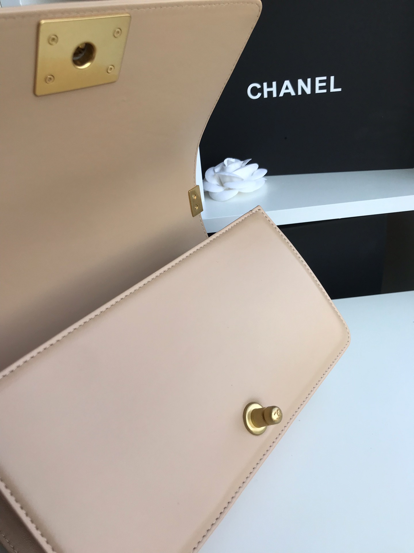 Chanel香奈儿67086原单羊皮闪亮登场！非常靓丽非常豪华的感觉！潮流前线的主细节非常得到位！五金最