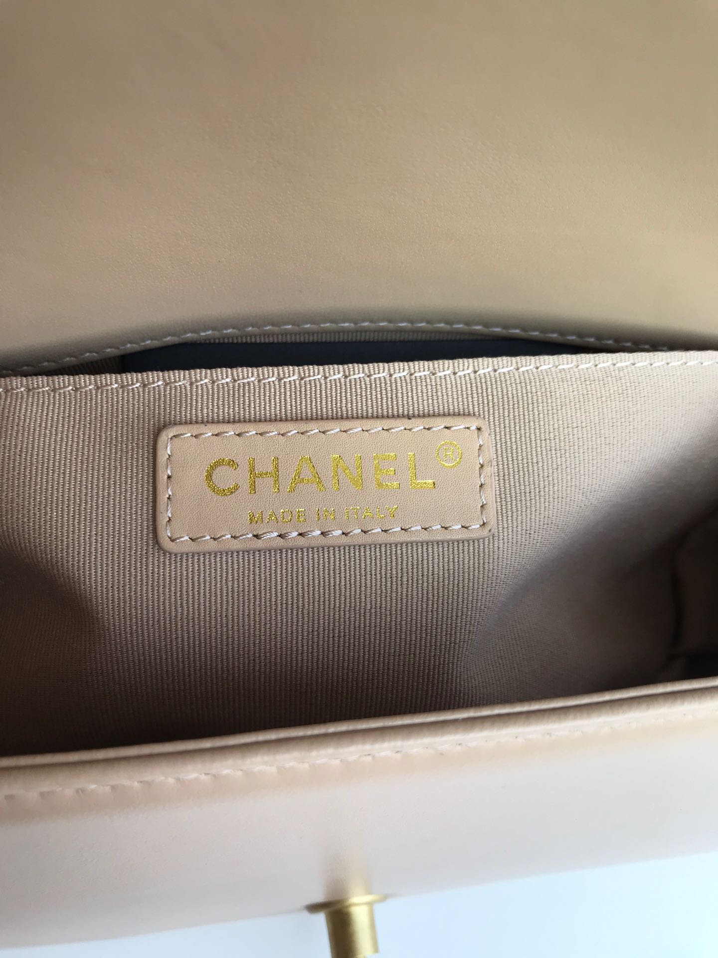 Chanel香奈儿67086原单羊皮闪亮登场！非常靓丽非常豪华的感觉！潮流前线的主细节非常得到位！五金最