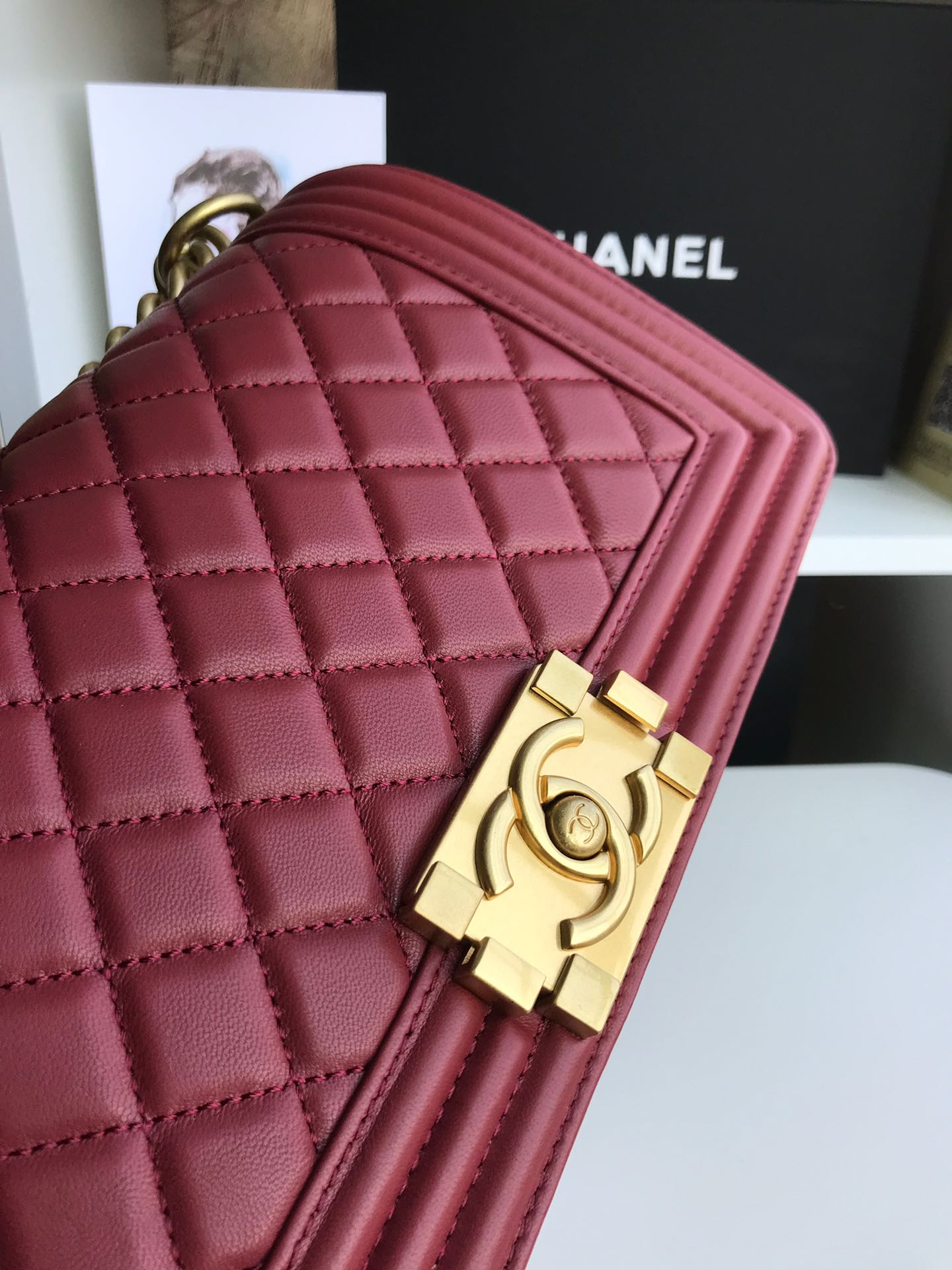 Chanel香奈儿67086Ｖ格原单羊皮闪亮登场！非常靓丽非常豪华的感觉！潮流前线的主细节非常得到位！五