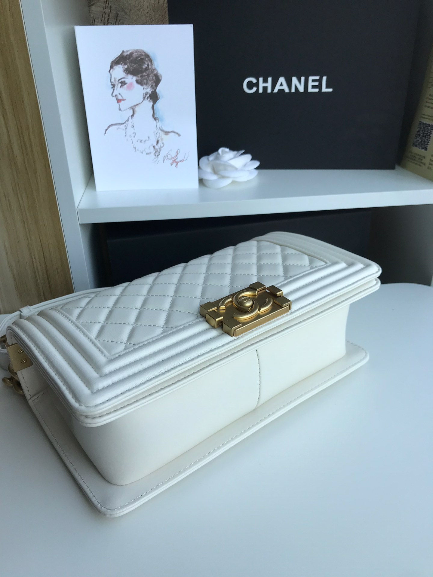 Chanel香奈儿67086Ｖ格原单羊皮闪亮登场！非常靓丽非常豪华的感觉！潮流前线的主细节非常得到位！五