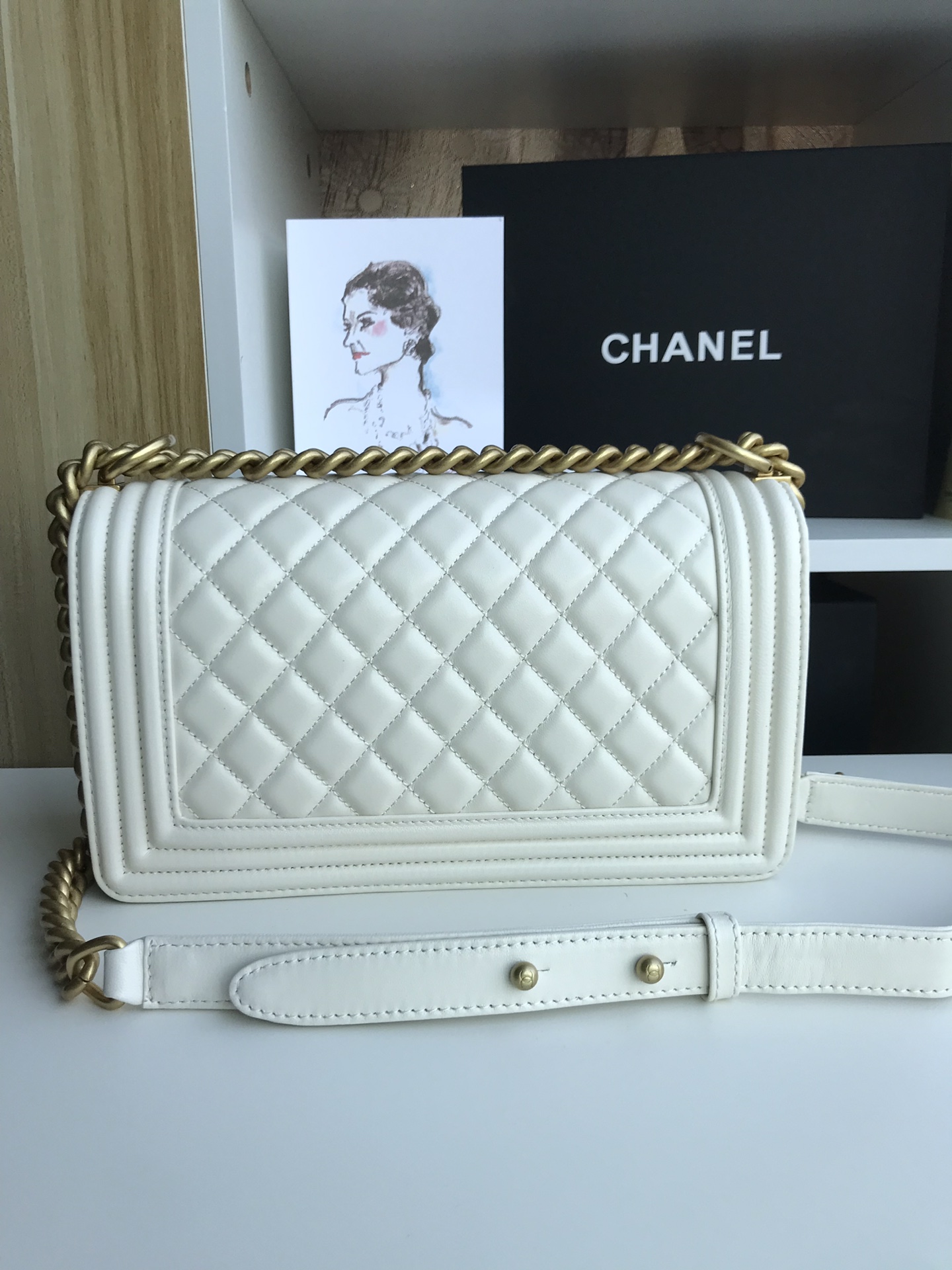 Chanel香奈儿67086Ｖ格原单羊皮闪亮登场！非常靓丽非常豪华的感觉！潮流前线的主细节非常得到位！五