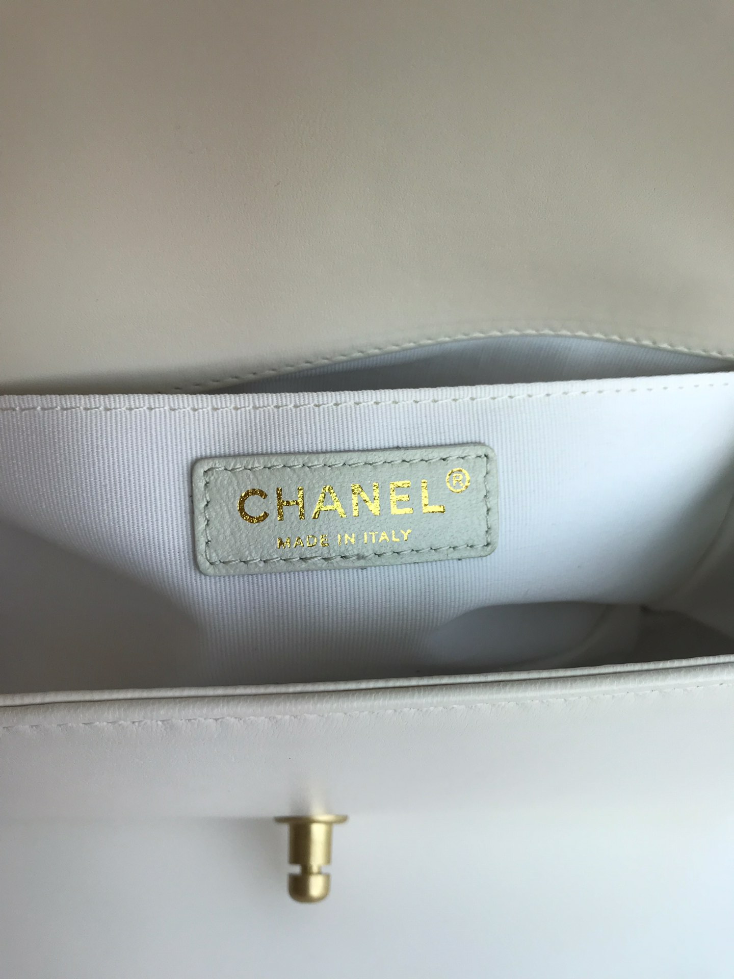 Chanel香奈儿67086Ｖ格原单羊皮闪亮登场！非常靓丽非常豪华的感觉！潮流前线的主细节非常得到位！五