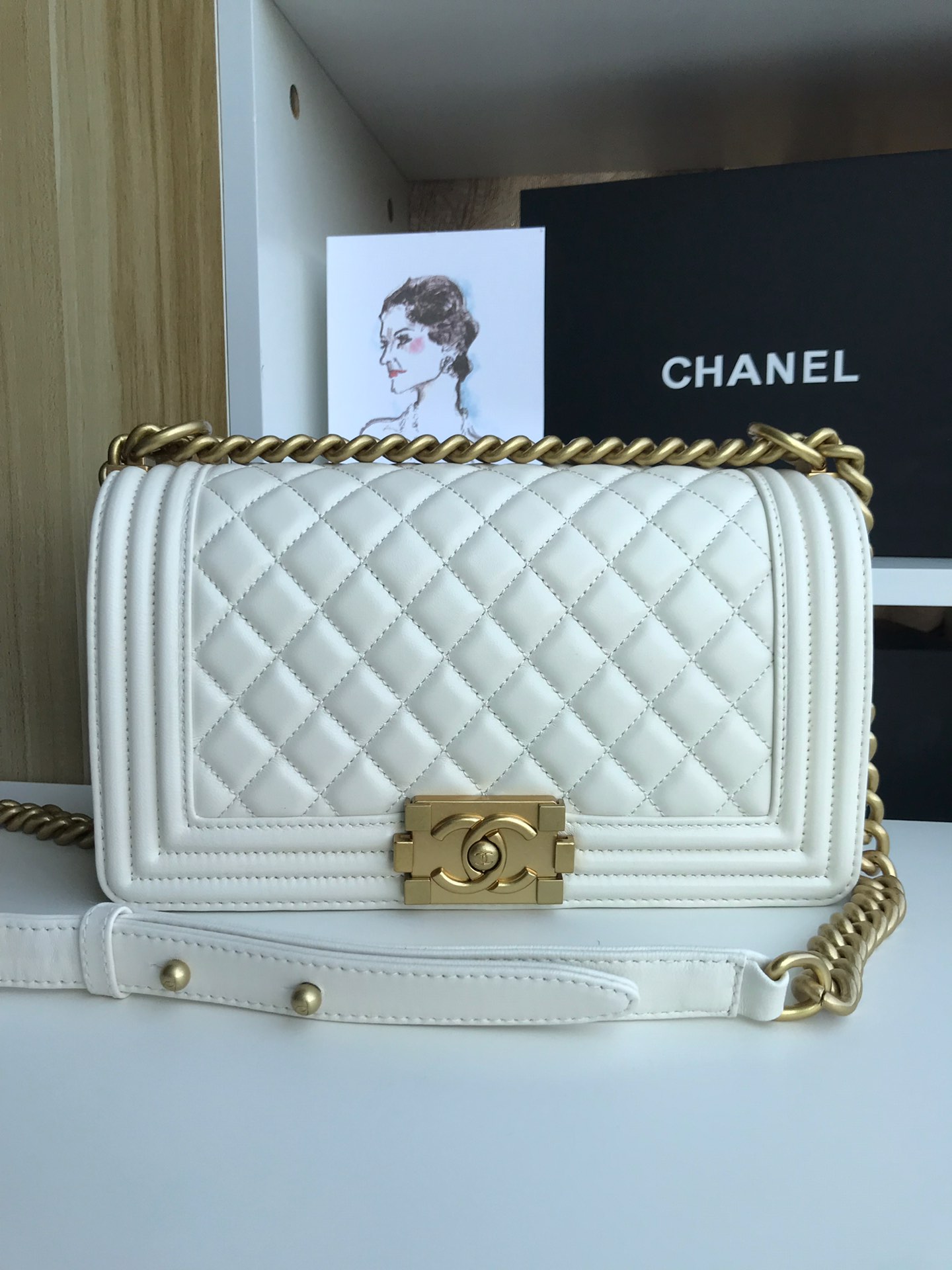 Chanel香奈儿67086Ｖ格原单羊皮闪亮登场！非常靓丽非常豪华的感觉！潮流前线的主细节非常得到位！五