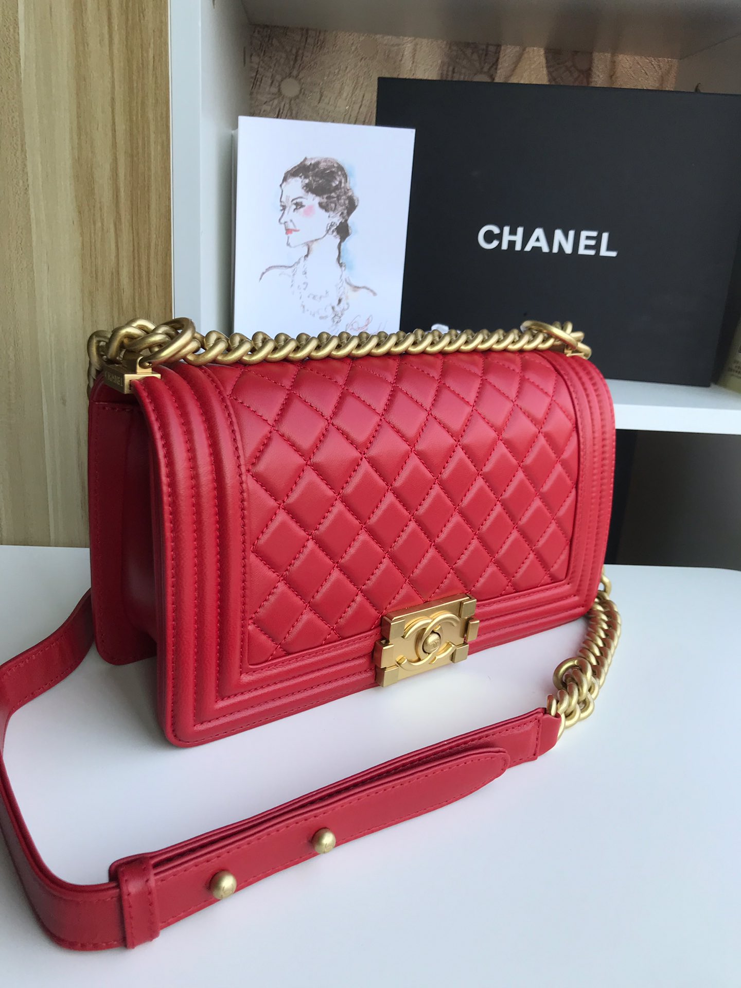 Chanel香奈儿67086Ｖ格原单羊皮闪亮登场！非常靓丽非常豪华的感觉！潮流前线的主细节非常得到位！五