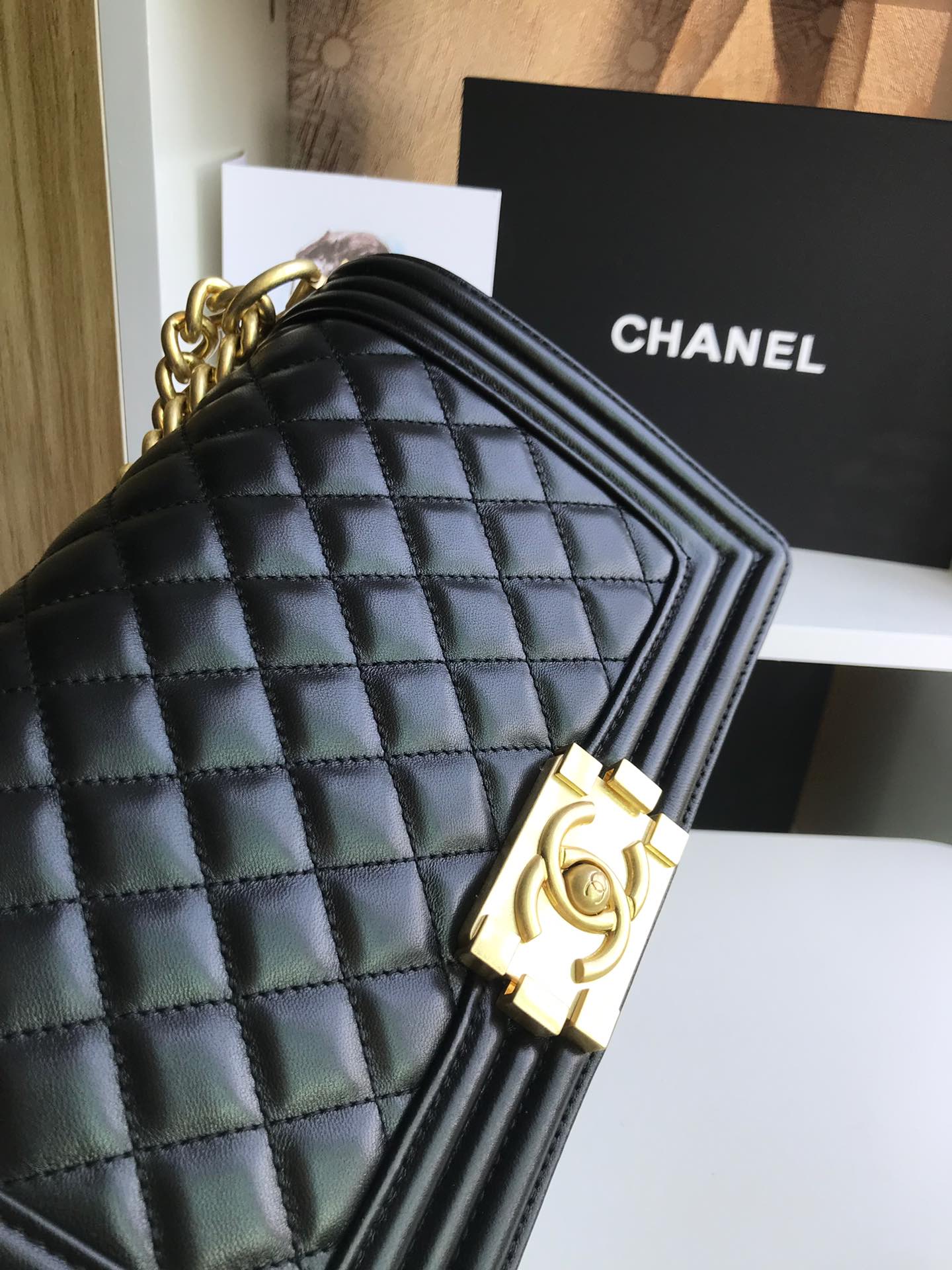 Chanel香奈儿67086原单羊皮闪亮登场！非常靓丽非常豪华的感觉！潮流前线的主细节非常得到位！五金最