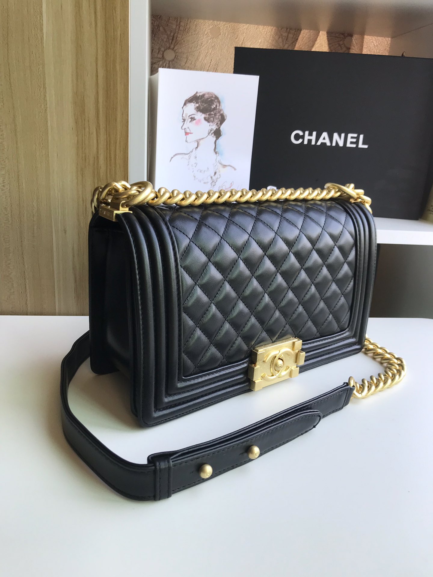 Chanel香奈儿67086原单羊皮闪亮登场！非常靓丽非常豪华的感觉！潮流前线的主细节非常得到位！五金最