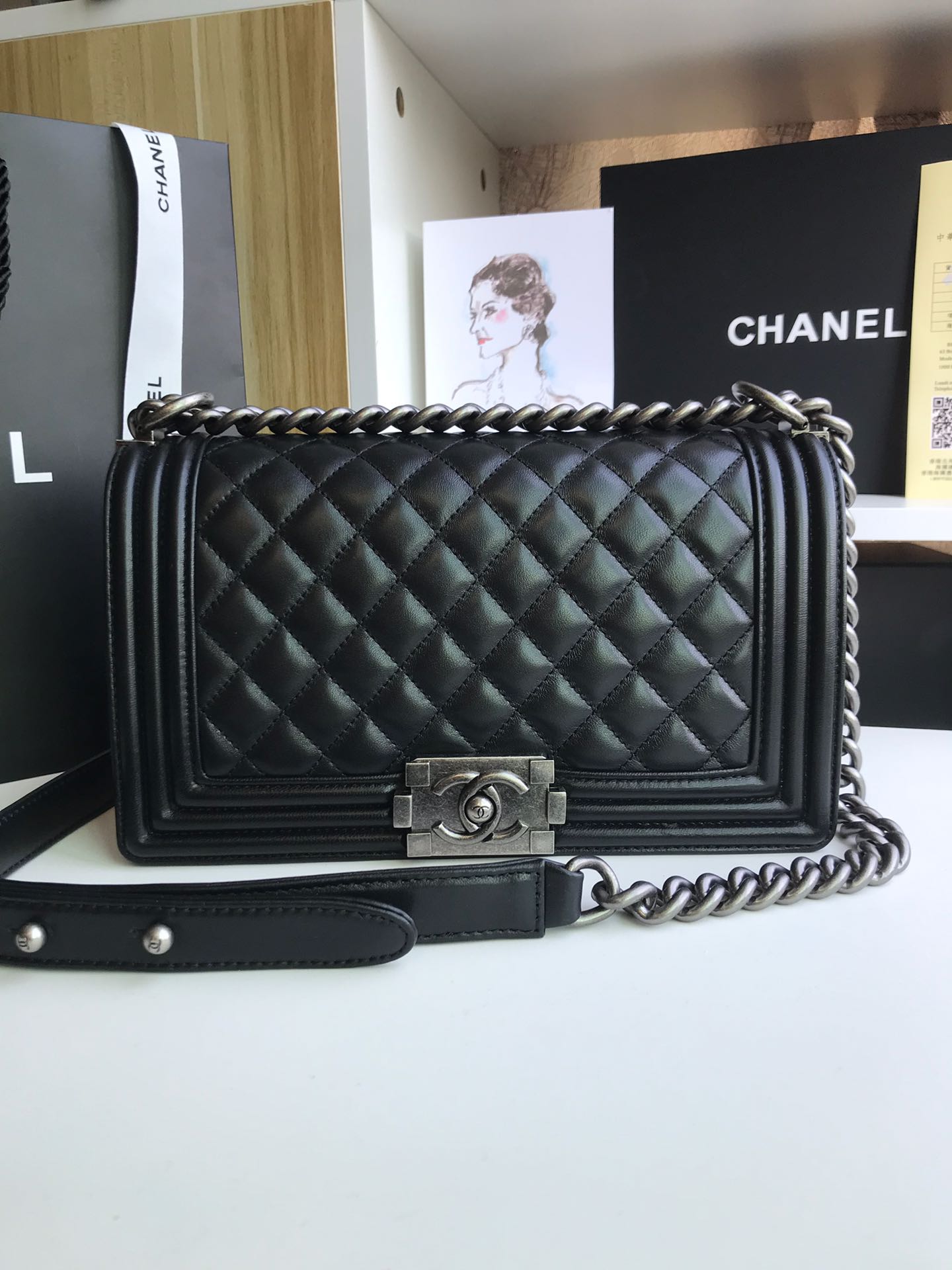 Chanel香奈儿67086原单羊皮闪亮登场！非常靓丽非常豪华的感觉！潮流前线的主细节非常得到位！五金最