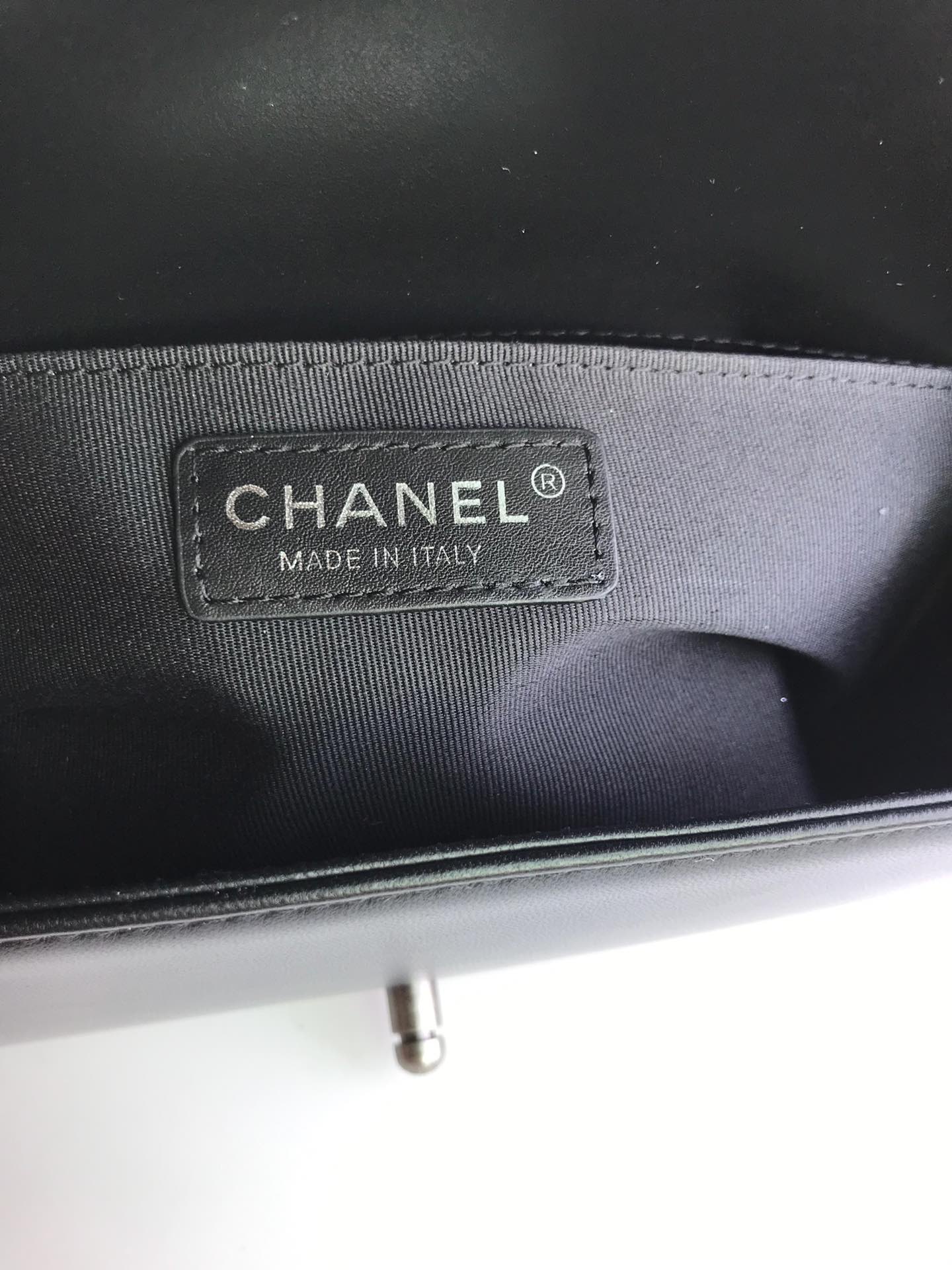 Chanel香奈儿67086原单羊皮闪亮登场！非常靓丽非常豪华的感觉！潮流前线的主细节非常得到位！五金最