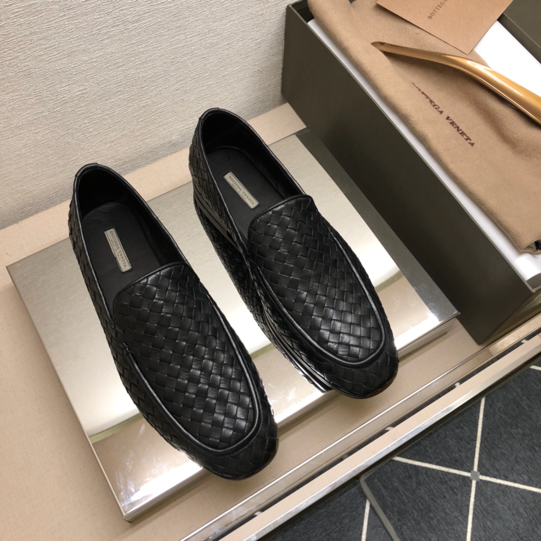 NO:281248,Top quality!  【B*V】Casual business model!  Pure and high quality can be compared 11!  Fabric original calfskin hand-woven!  Calf leather bag inside!  Super comfortable, soft and breathable!  Fully anti-slip raw glue outsole!  38-44!  !  ,,cowhide19860909顶尖品质！【B*V】休闲商务款！纯正高品质可11比较！面料原版小牛皮手工编织！内里小牛皮套包！超舒适柔软透气！全防滑生胶大底！38一44！！,,cowhide,Men's shoes
