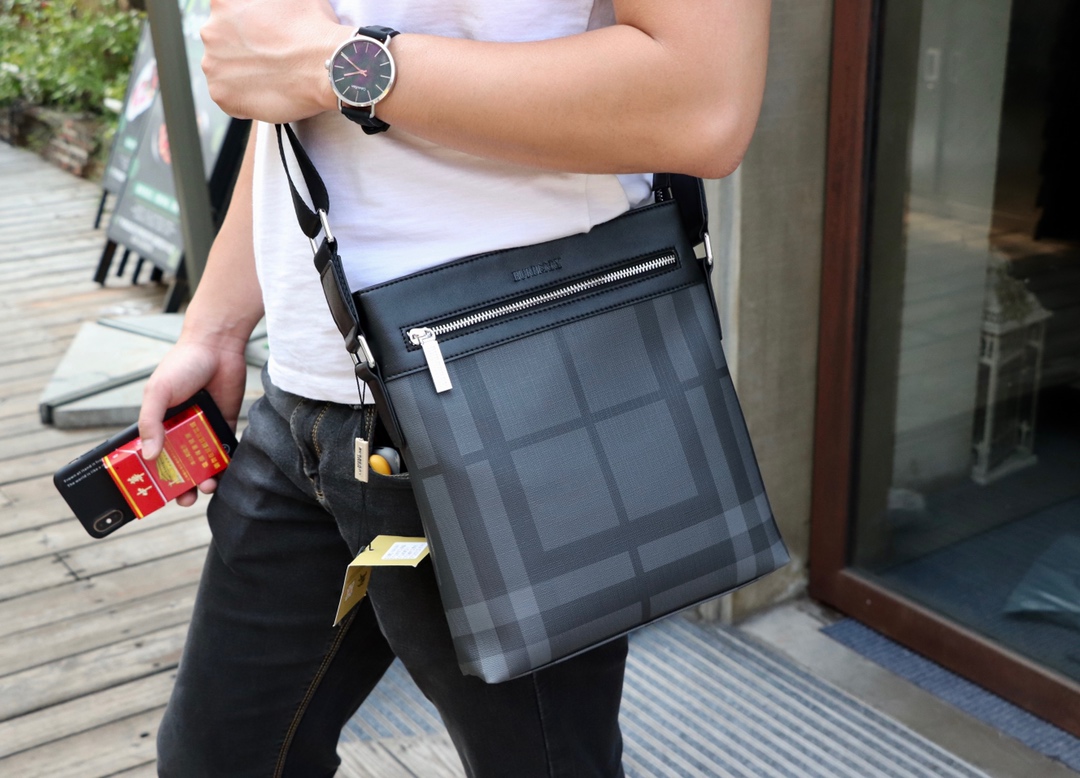 巴宝莉 （型号33093黑色）BURBERRY独家新款‼️  斜挎包【尺寸】24x27x6cm 高端品质