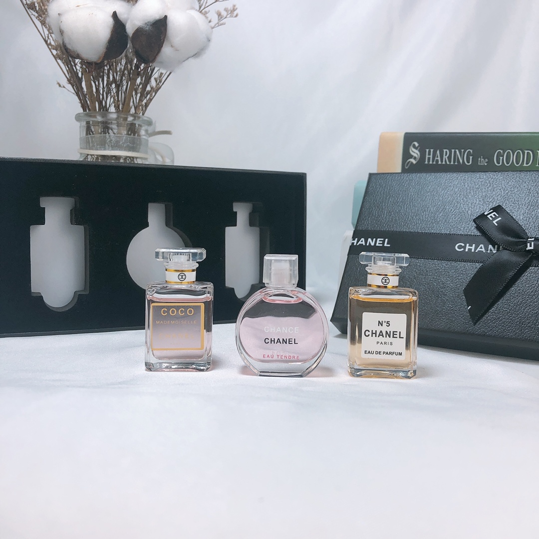 1571934386 3326445736 3