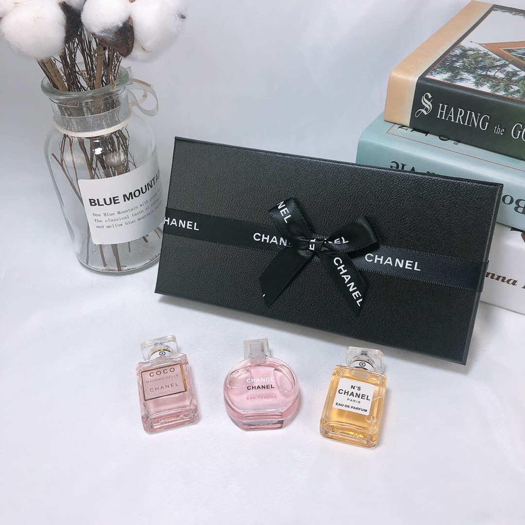 1571934386 4255608924 4