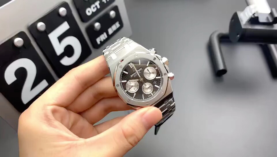 Audemars Piguet - Chronograph Watch