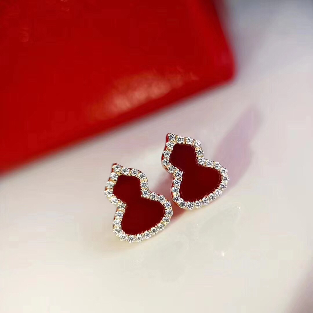 NO:103024,qeelin high-end jewelry red agate gourd earrings goddess Nazha same style gourd means blessings [smile] very eye-catching little earrings, exquisite embellishments, kirin earrings, qeelin19860909qeelin麒麟 高端珠宝 红玛瑙 葫芦耳钉 女神娜扎 同款 葫芦寓意有福禄[奸笑] 非常吸睛的小耳钉,精致的点缀,麒麟耳钉,qeelin,Jewelry