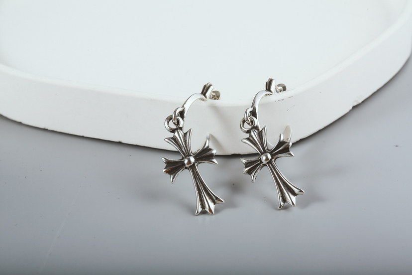 NO:380139,[Counter Quality] Croxin Chrome hearts Big cross earrings This is a huge variety of internet celebrities and stars. It will make you look small when you wear it. Croxin's earrings are very popular because both men and women can wear them. Cool matching artifacts, fine jewelry, chrome hearts, chrome hearts19860909【专柜品质】克罗心Chrome hearts 大十字耳钉 这款超多网红 明星同款 戴上去就会很显脸小 克罗心的耳饰很受欢迎 是因为男女都可以戴 酷酷的搭配神器,饰品精品,chrome hearts,chrome hearts,Jewelry