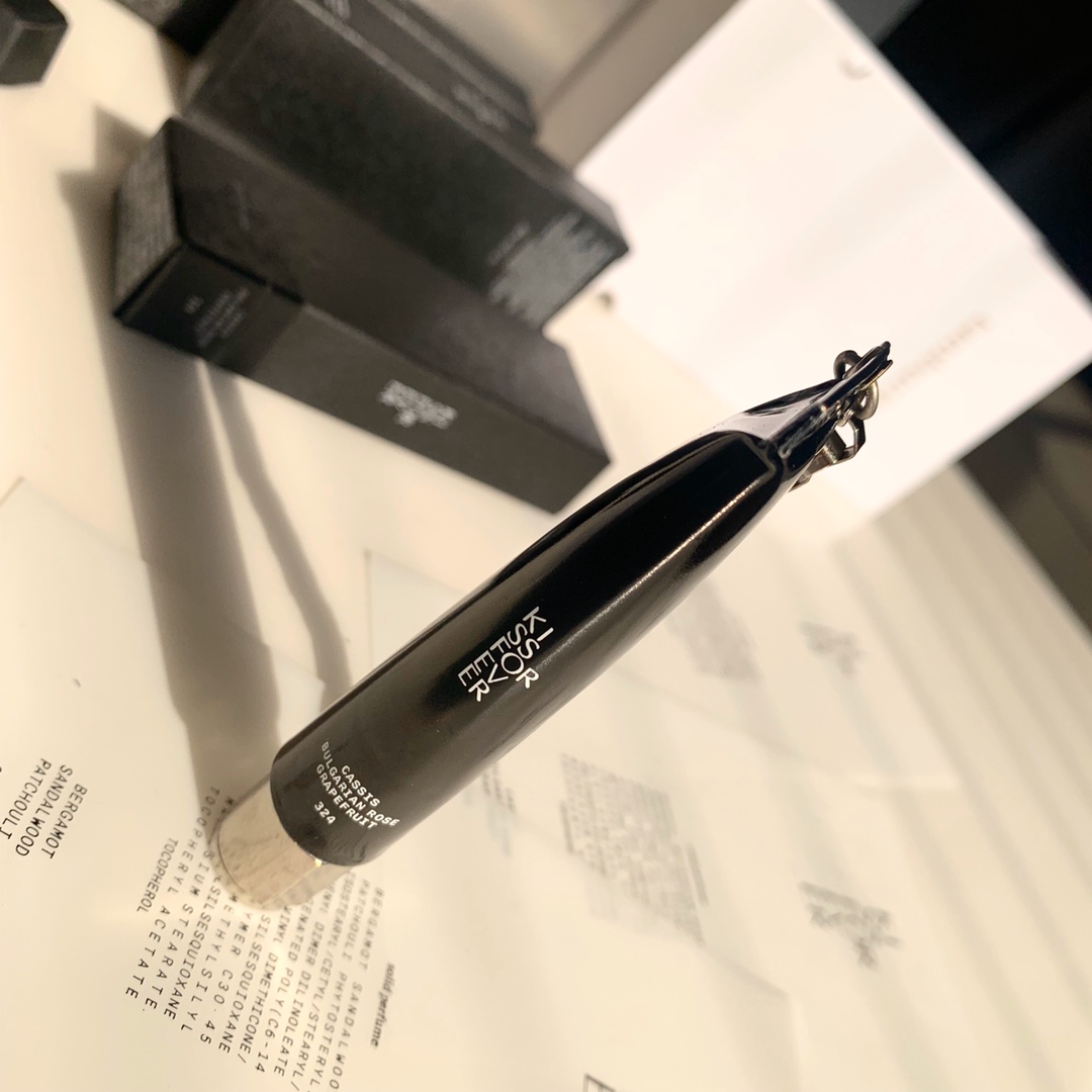 每一套都配有2️⃣个开启香膏的开瓶器 5