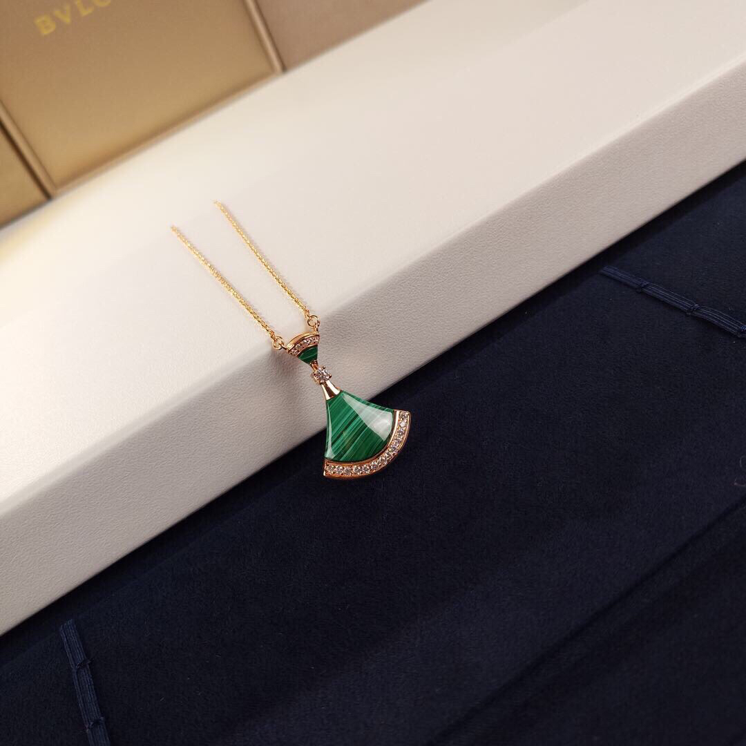 Bvlgari 天然孔雀石扇子项链 镀18K金材质 厚金电镀 质感和保色都是一流的 镶嵌天然孔雀石