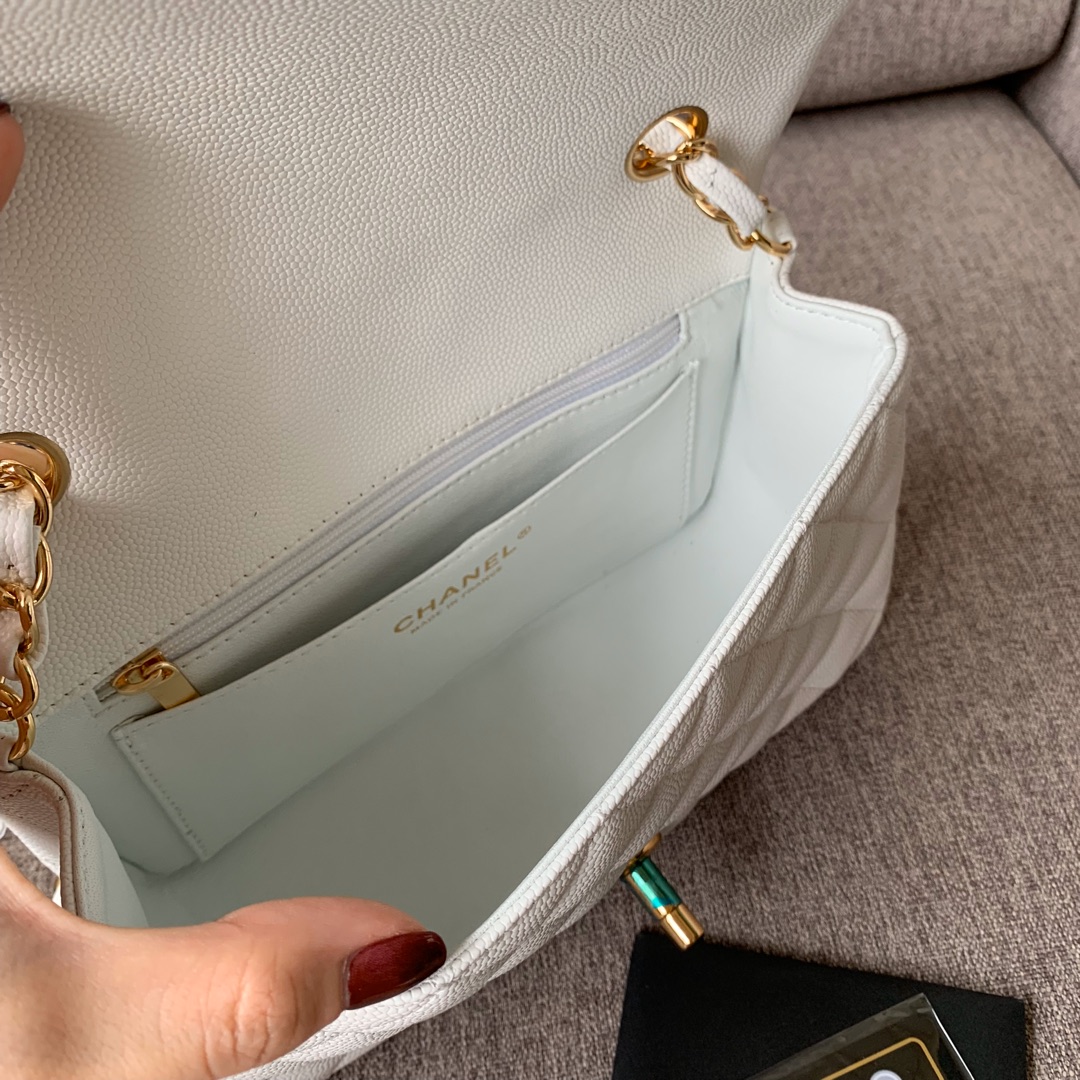 💰300法国🇫🇷高端定制品 Chane1 Classic Flap Bag A01116演绎了Chane1的经典，高雅、简约、精美！专柜同步更新 最新版本 ZP完美版型复刻 Medium Size: 20cm