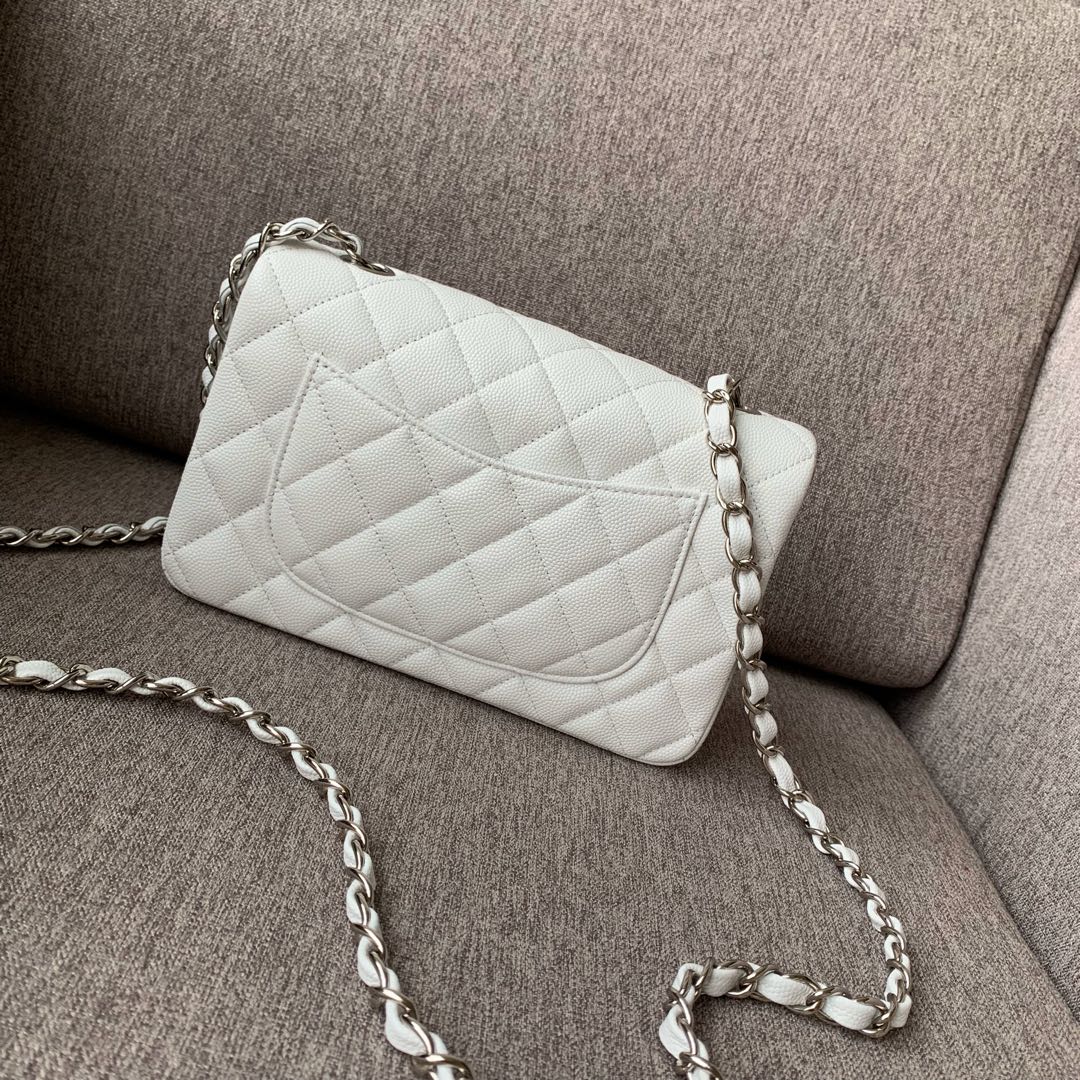 💰300法国🇫🇷高端定制品 Chane1 Classic Flap Bag A01116演绎了Chane1的经典，高雅、简约、精美！专柜同步更新 最新版本 ZP完美版型复刻 Medium Size: 20cm