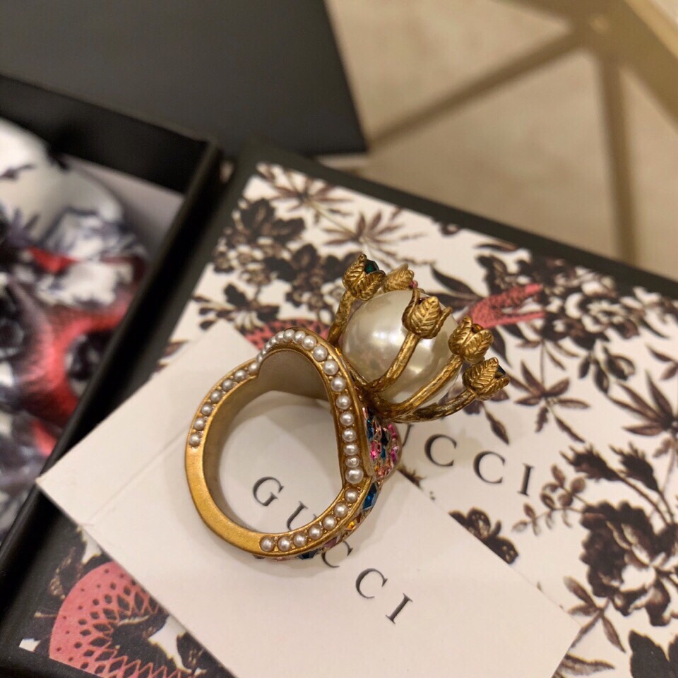 👑 Gucci 古驰 新款期待已久的花朵珍珠彩钻戒指复古金属镀金 流行复古风戒指🐯时尚 彩钻施华洛世奇水
