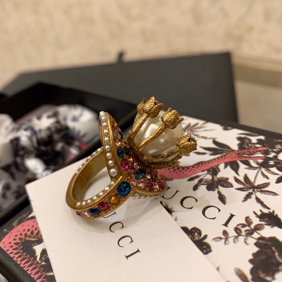 👑 Gucci 古驰 新款期待已久的花朵珍珠彩钻戒指复古金属镀金 流行复古风戒指🐯时尚 彩钻施华洛世奇水