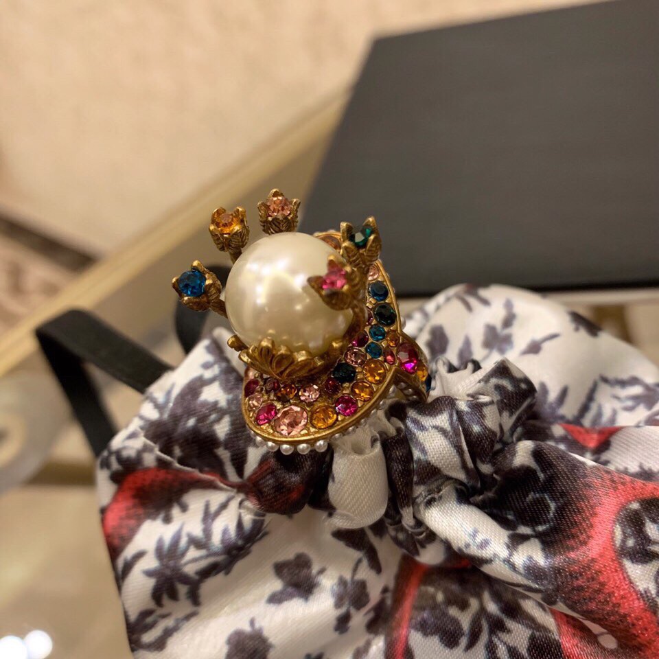 👑 Gucci 古驰 新款期待已久的花朵珍珠彩钻戒指复古金属镀金 流行复古风戒指🐯时尚 彩钻施华洛世奇水