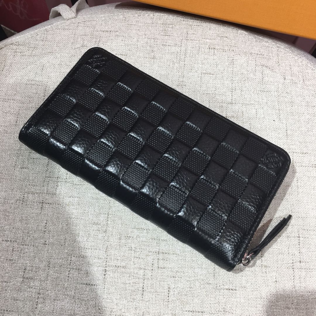 💞💞💞LV 6060火爆版单拉小手包到货💞💞里外头层牛皮打造💞图片色（自带原版盒子）男女通用哦…尺寸：1
