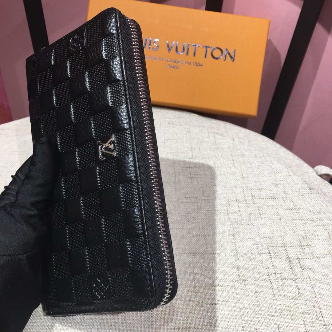 💞💞💞LV 6060火爆版单拉小手包到货💞💞里外头层牛皮打造💞图片色（自带原版盒子）男女通用哦…尺寸：1