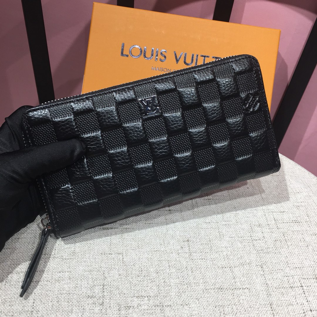 💞💞💞LV 6060火爆版单拉小手包到货💞💞里外头层牛皮打造💞图片色（自带原版盒子）男女通用哦…尺寸：1