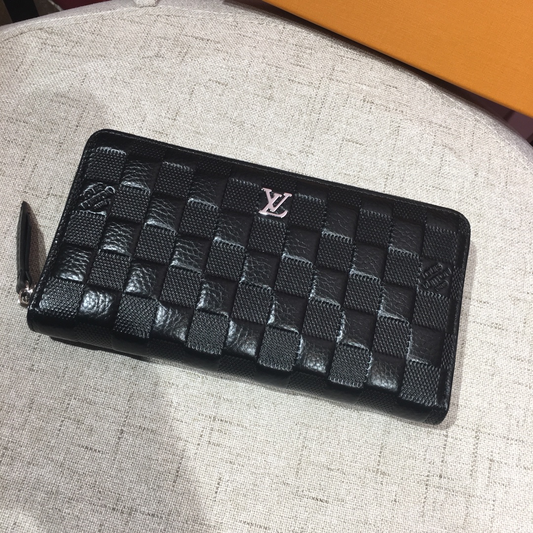 💞💞💞LV 6060火爆版单拉小手包到货💞💞里外头层牛皮打造💞图片色（自带原版盒子）男女通用哦…尺寸：1